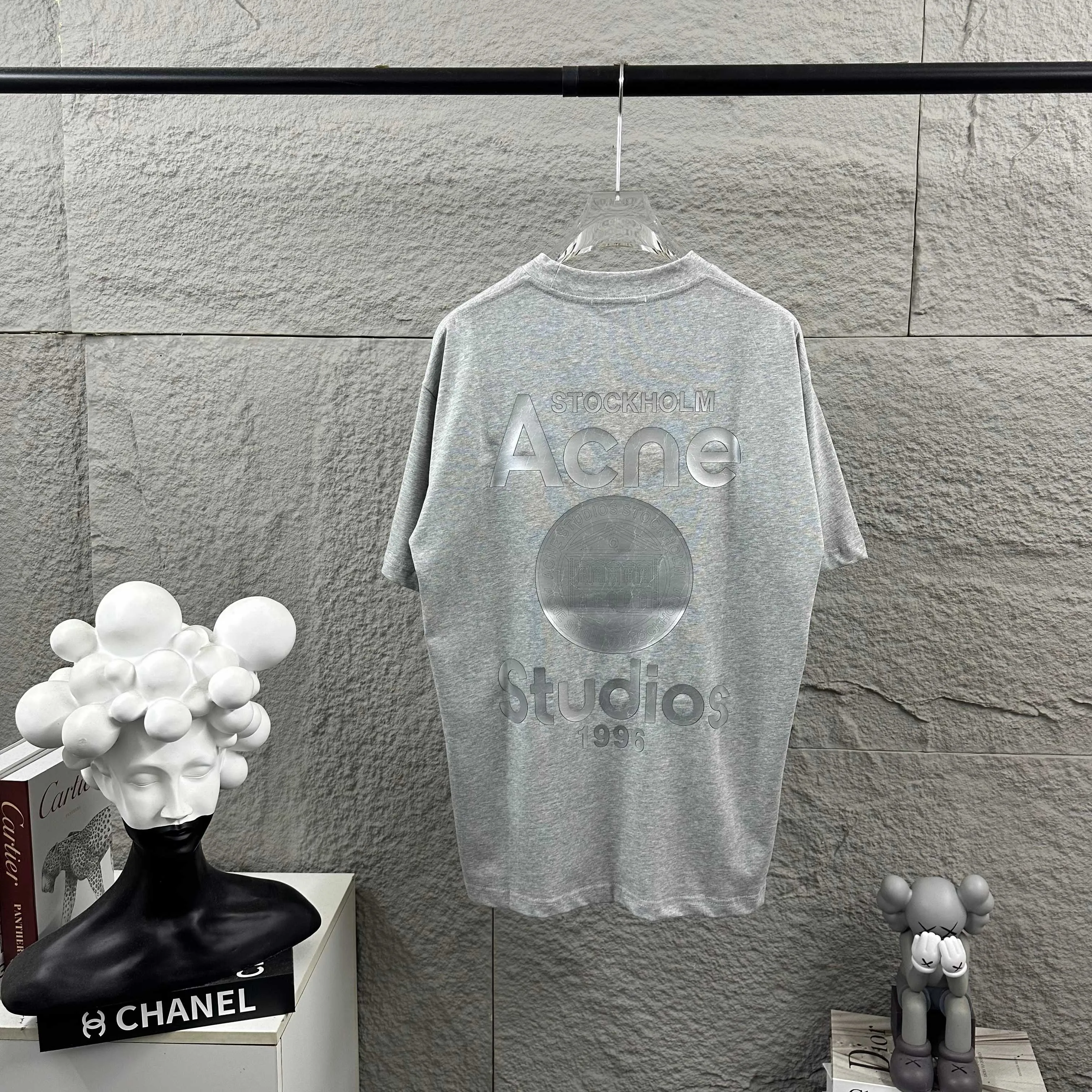 Acne studios Acne studios 2026 Spring and Summer New Arrival Classic letter three-dimensional thick plate silicone technology Customized double yarn plain cotton fabric Short-sleeved T-shirt Men and women Same Style Color: Black White Flower Gray Size: S (90-130 pounds) M (120-150 pounds) L (140-165 pounds) XL (160-180 pounds) XXL (180 kilograms)